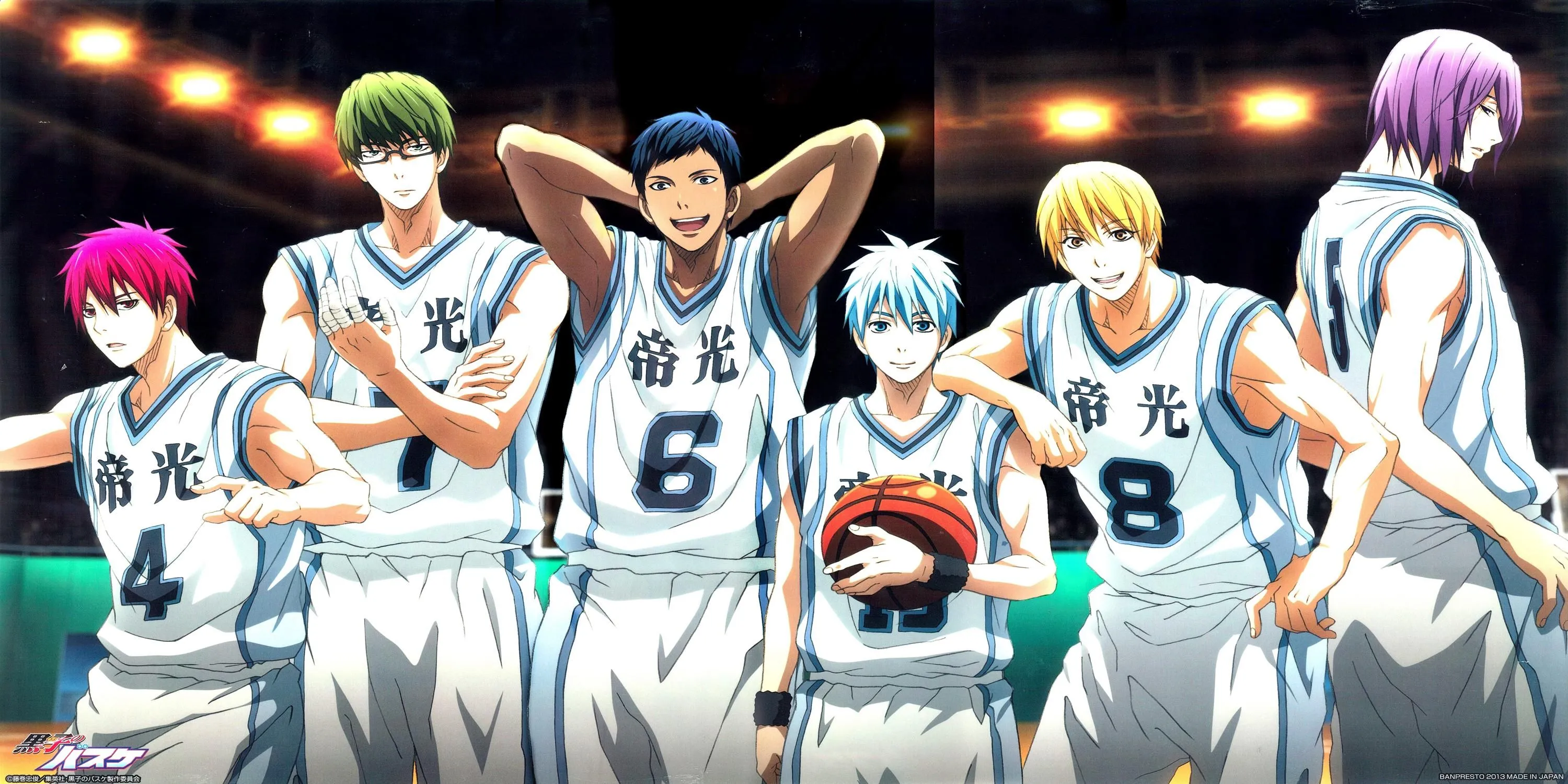 Kuroko trong đồng phục đội Teiko cùng các thành viên Thế Hệ Kỳ Tích thời trung học