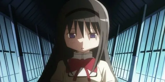 Nhân vật Homura Akemi trong series Puella Magi Madoka Magica