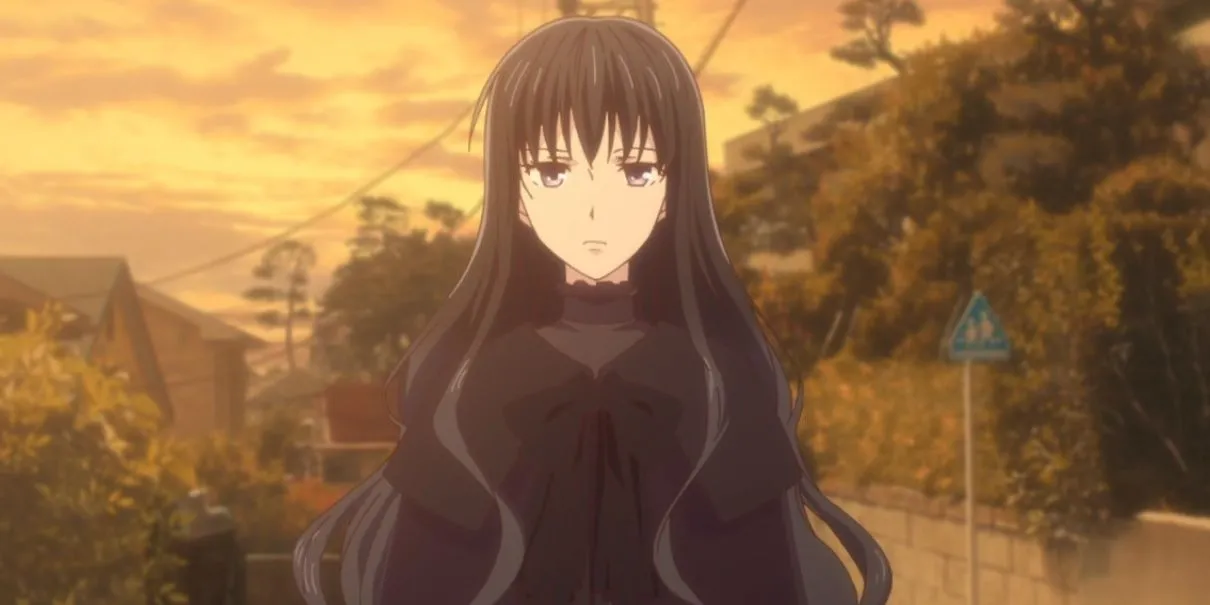Nụ cười bí ẩn của Hanajima Saki trong anime Fruits Basket 2019, khắc họa sự trưởng thành trong tình yêu đơn phương