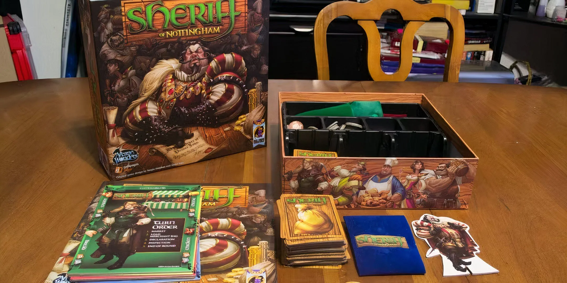 Bộ bài và bàn chơi Sheriff of Nottingham, tượng trưng cho khoảnh khắc quyền giải thích luật bị người khác 'cướp mất' một cách bất ngờ