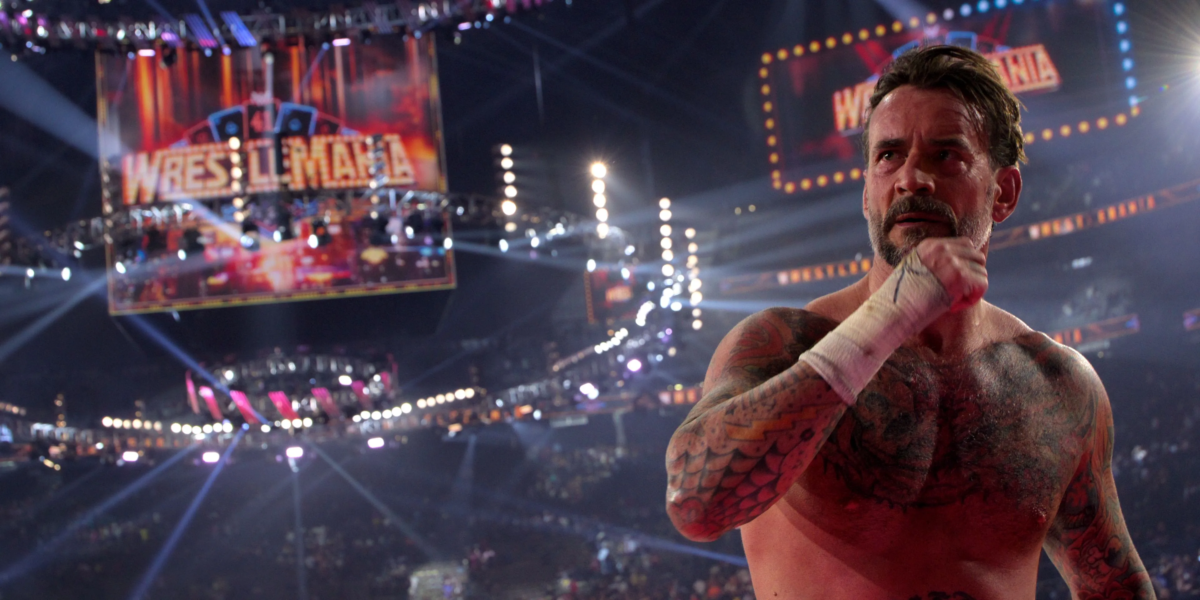 CM Punk trong phim tài liệu WWE Unreal, thể hiện sự trở lại đầy cảm xúc và gây tranh cãi của anh