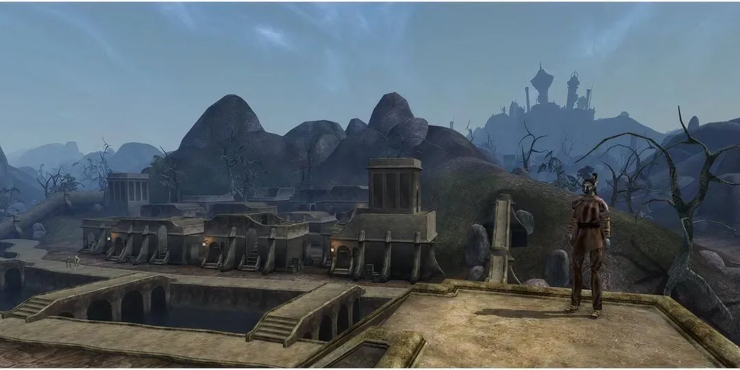 Hình ảnh một Dark Elf ngồi trên mái nhà ở Balmora, nhìn ra khung cảnh thành phố đặc trưng của Morrowind.