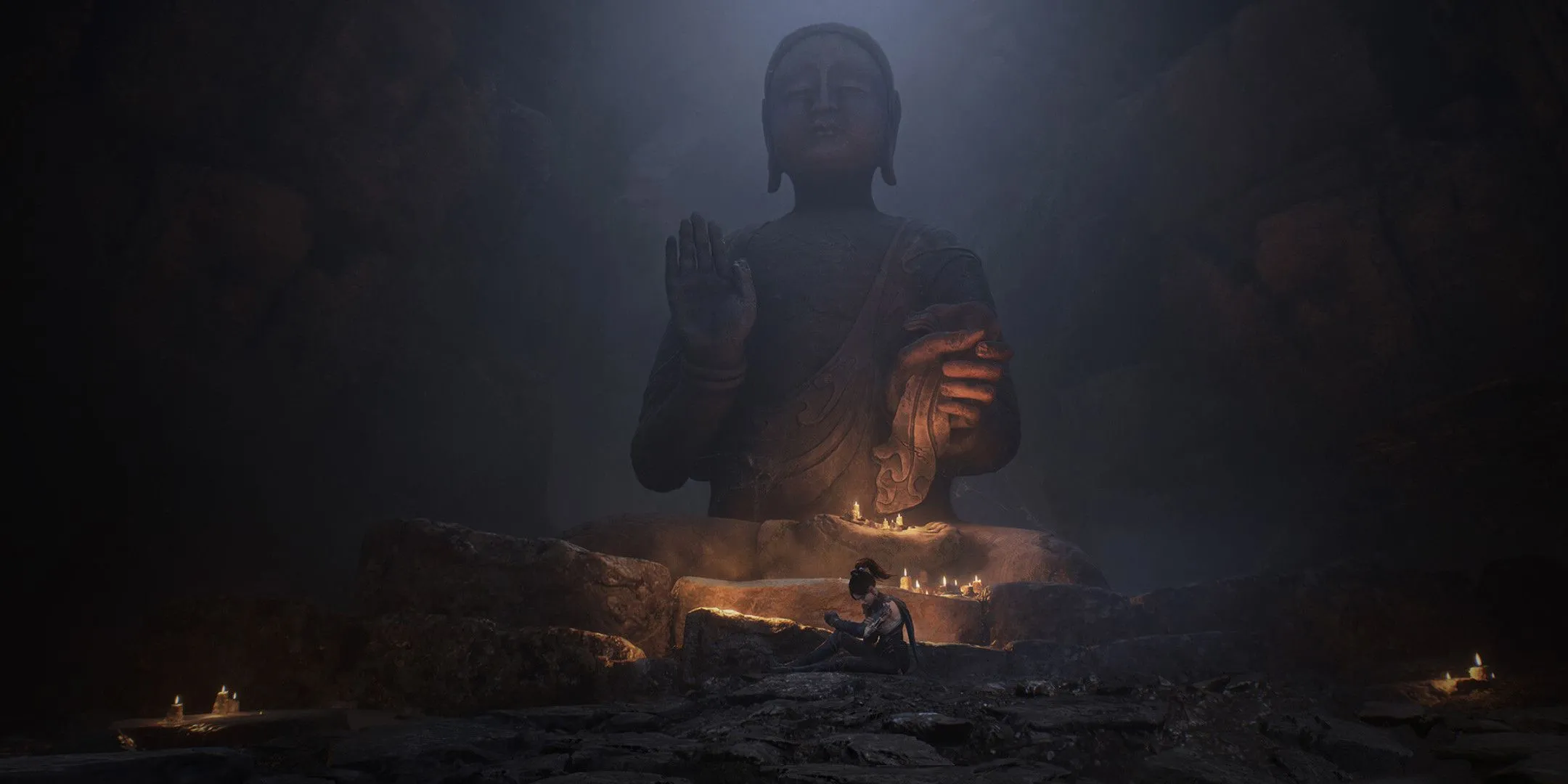 Một nữ nhân vật ngồi dưới bức tượng Phật lớn, hình ảnh tĩnh lặng này đối lập với những cuộc chiến khốc liệt và câu chuyện bí ẩn về bệnh Feathering trong Wuchang Fallen Feathers.
