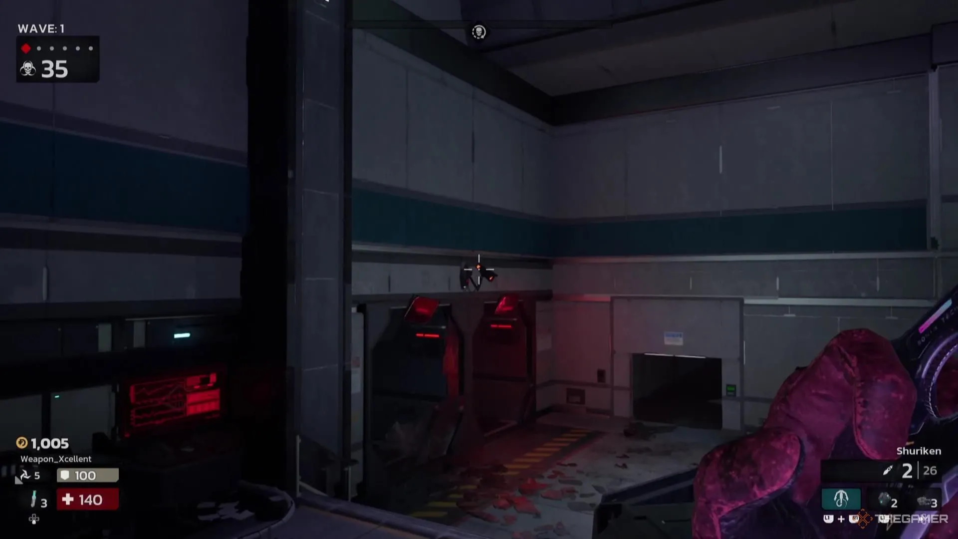 Nhân vật đang ngắm bắn một chiếc camera giám sát trong Killing Floor 3, đại diện cho việc thu thập tài nguyên phụ.
