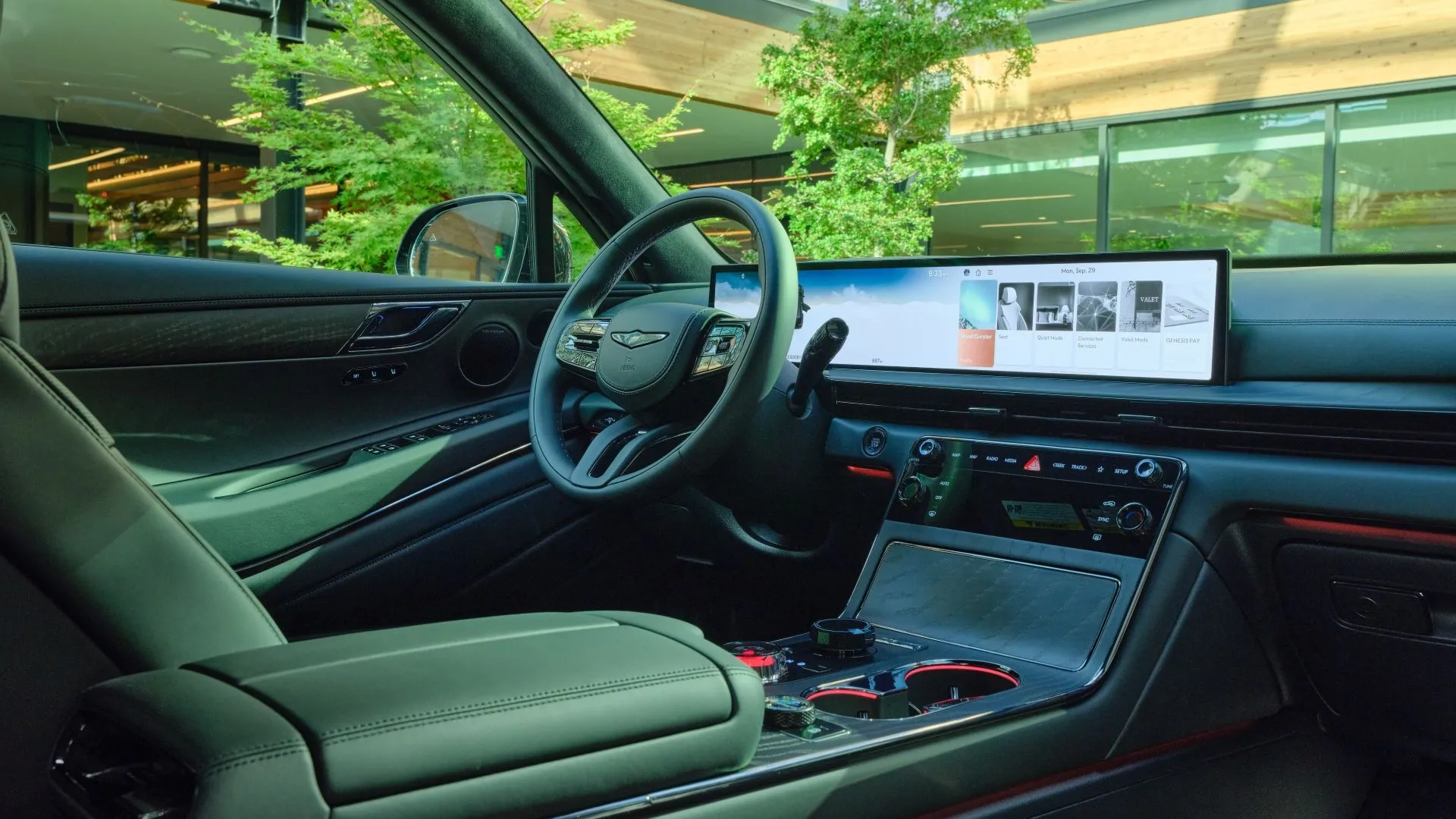 Bảng táp-lô và màn hình OLED 27 inch trên Genesis GV80 2026, thể hiện tối giản và hiện đại