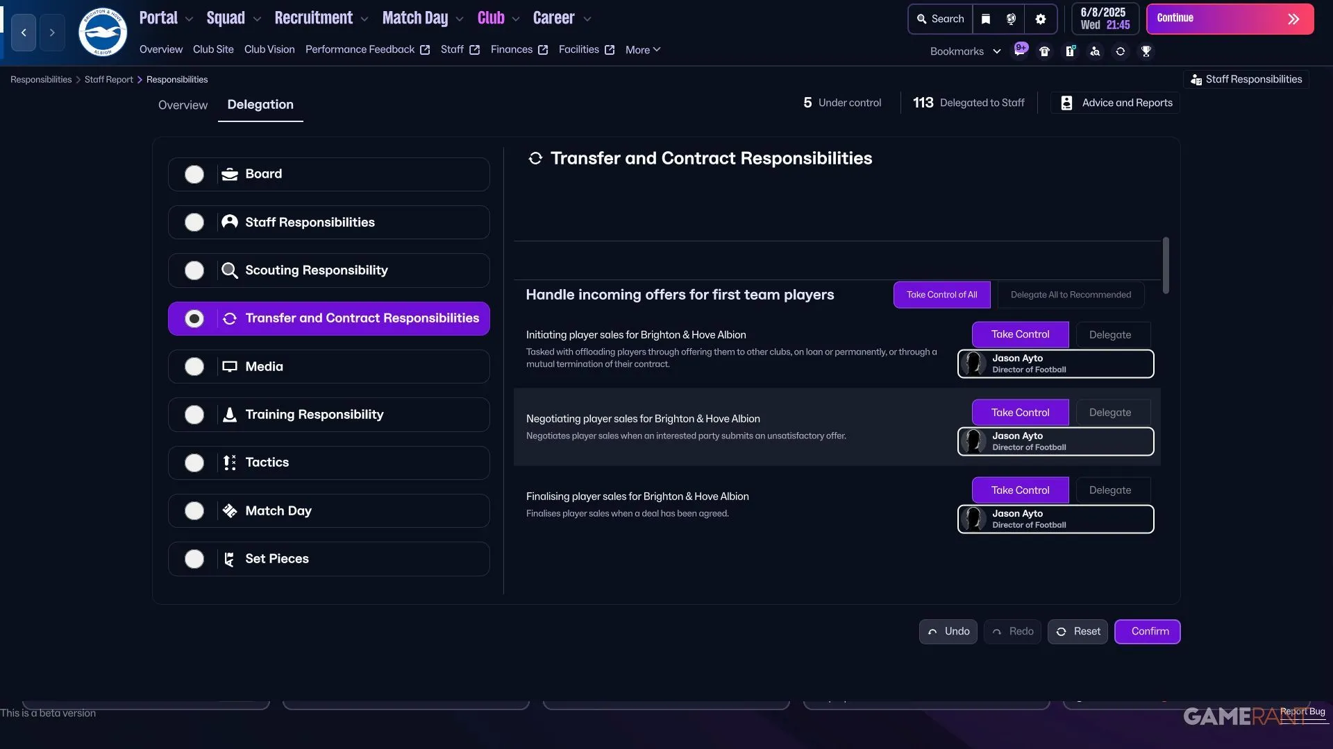 Các lựa chọn ủy quyền chuyển nhượng trong Football Manager 26, hiển thị phân công Director of Football và trợ lý trong quy trình mua bán cầu thủ