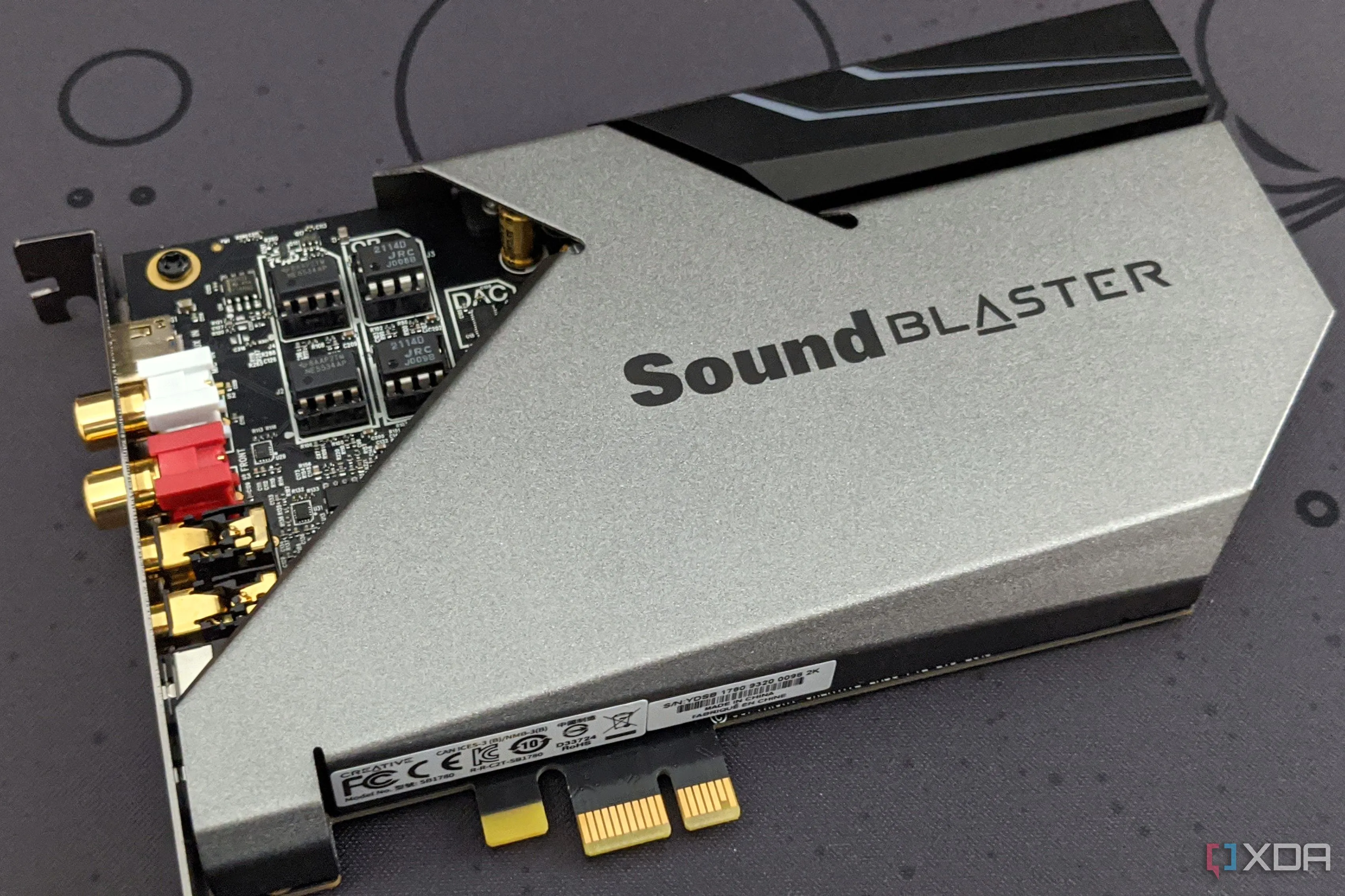 Card âm thanh Sound Blaster AE-9, ví dụ card rời một thời