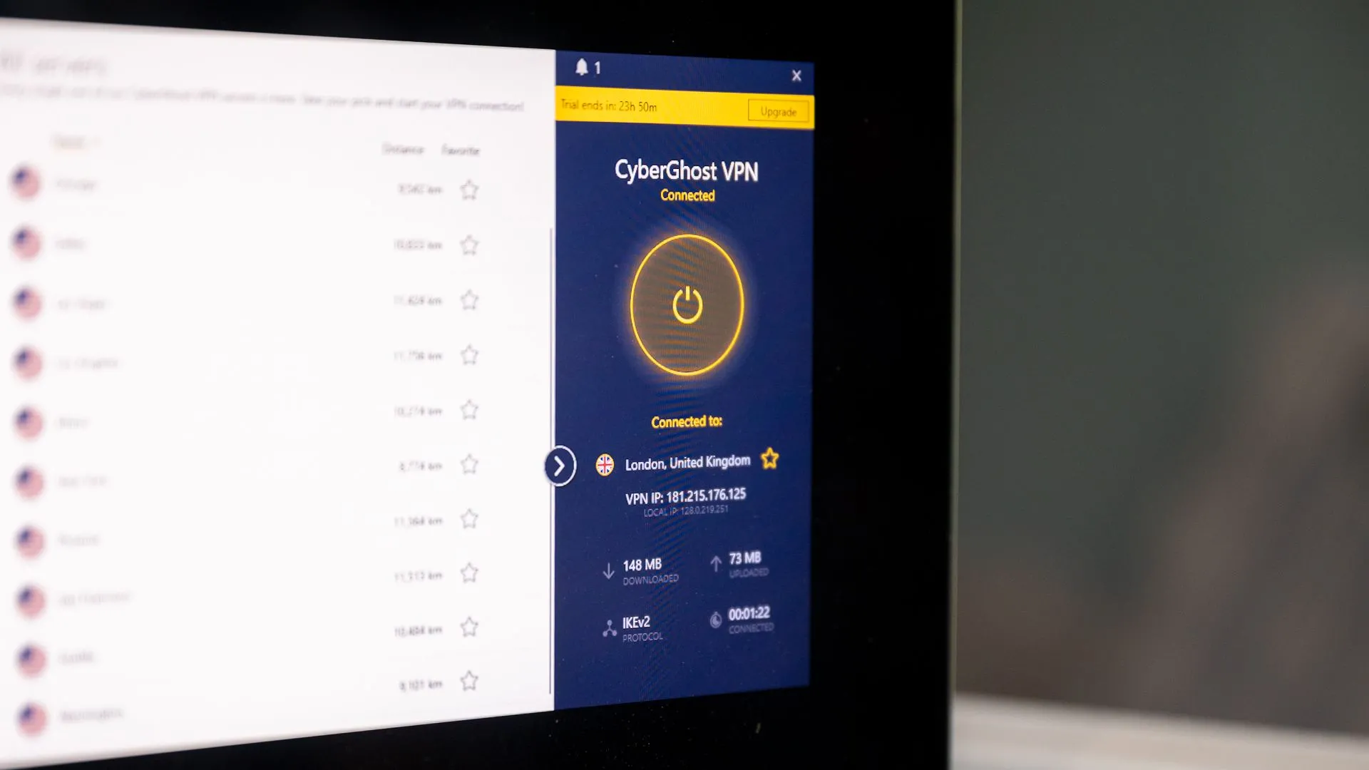CyberGhost chạy trên MacBook Pro minh họa trải nghiệm đa nền tảng tương tự Chromebook
