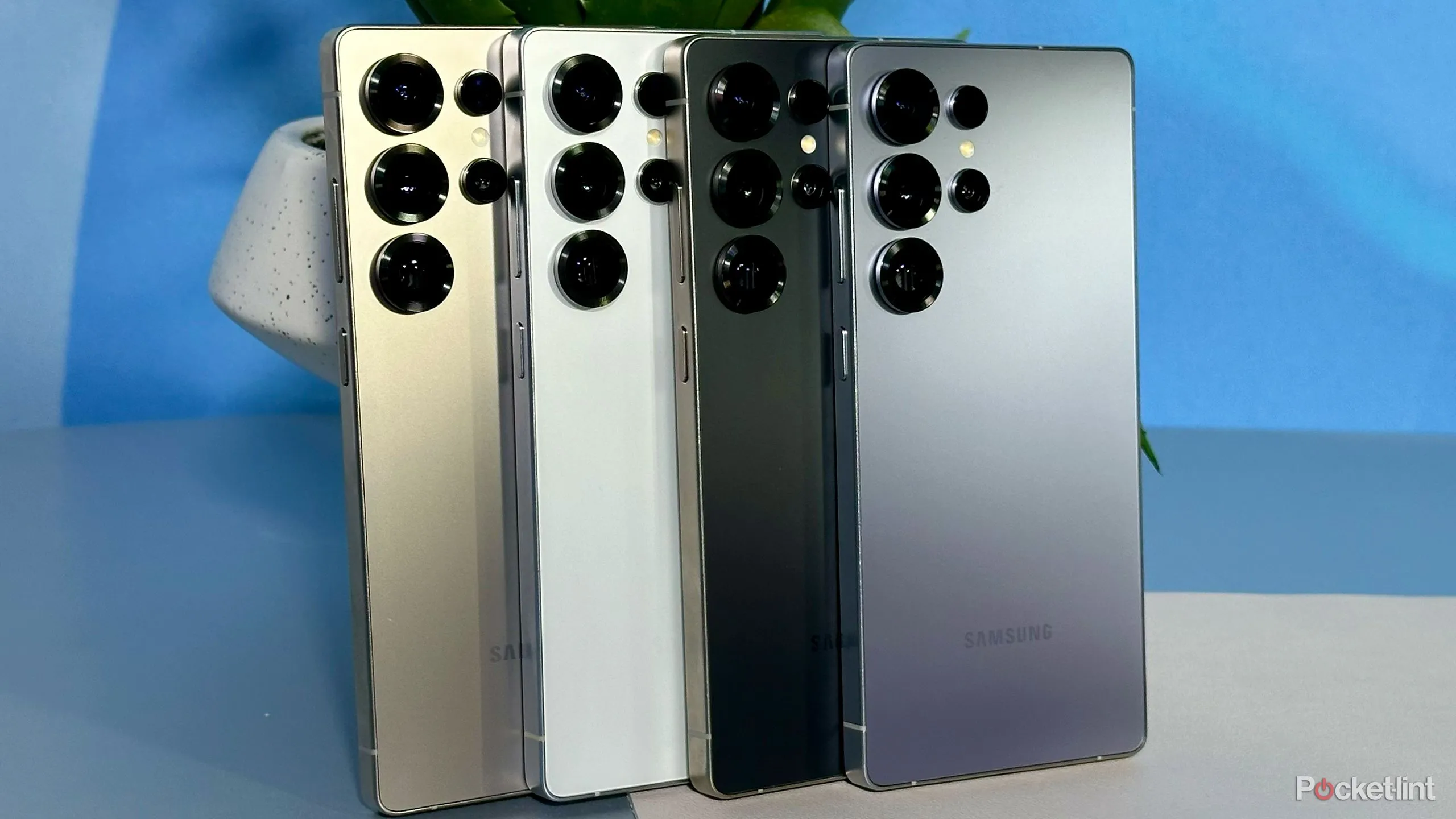 Galaxy S25 Ultra trong góc ảnh nhấn mạnh cụm camera, biểu tượng hiệu năng flagship phục vụ chơi game