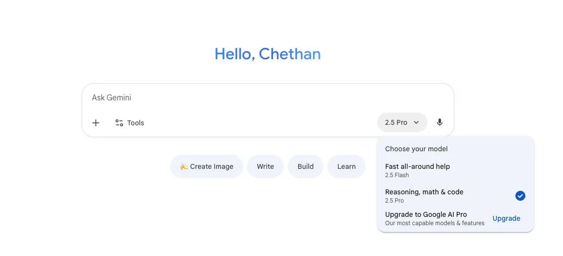 Giao diện model switcher của Gemini trên web, hiển thị dropdown lựa chọn mô hình AI đặt ở gần thanh prompt và biểu tượng micro