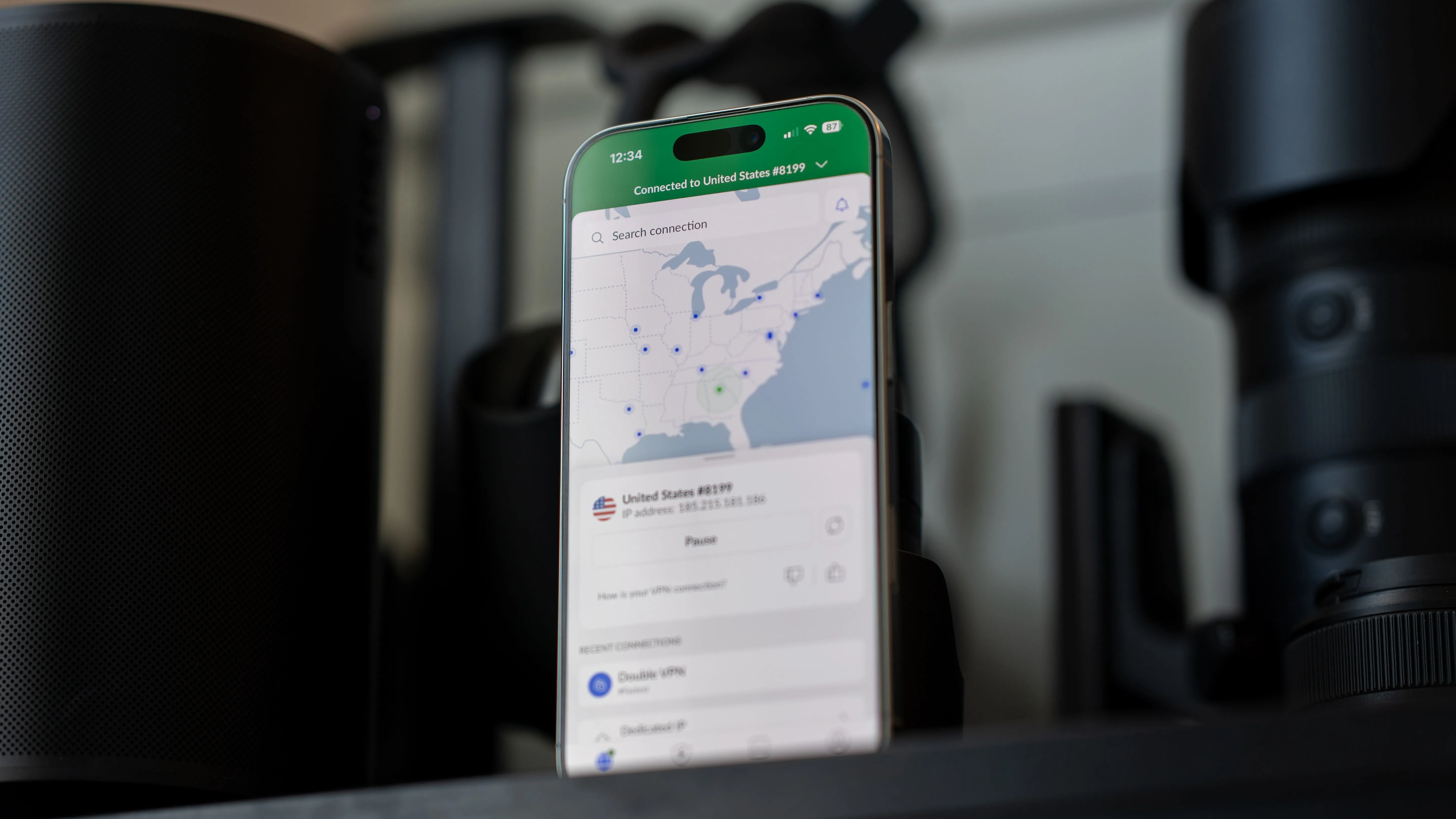 Giao diện NordVPN chạy trên iPhone, minh họa trải nghiệm ứng dụng di động tương tự trên Chromebook chạy app Android