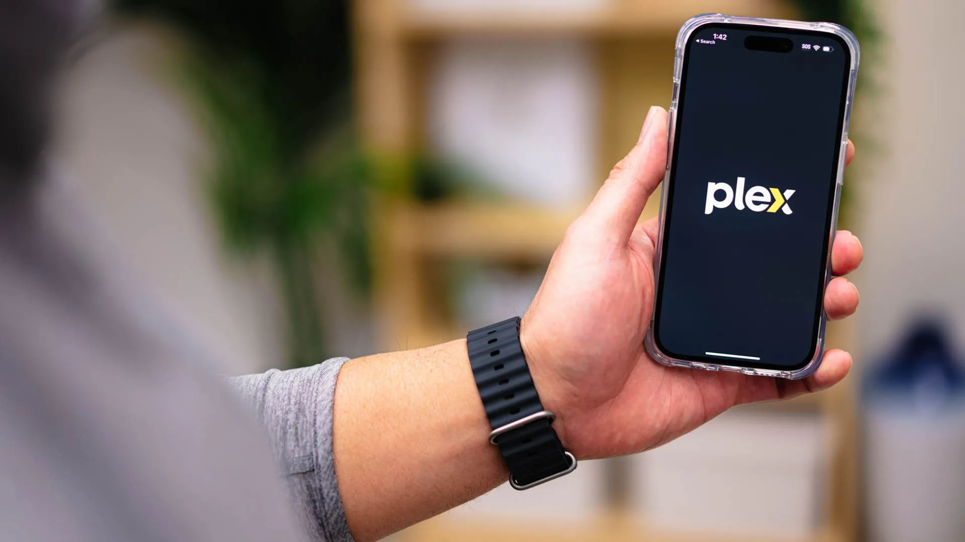 Giao diện ứng dụng Plex trên điện thoại, hiển thị tính năng sao lưu ảnh cho game thủ