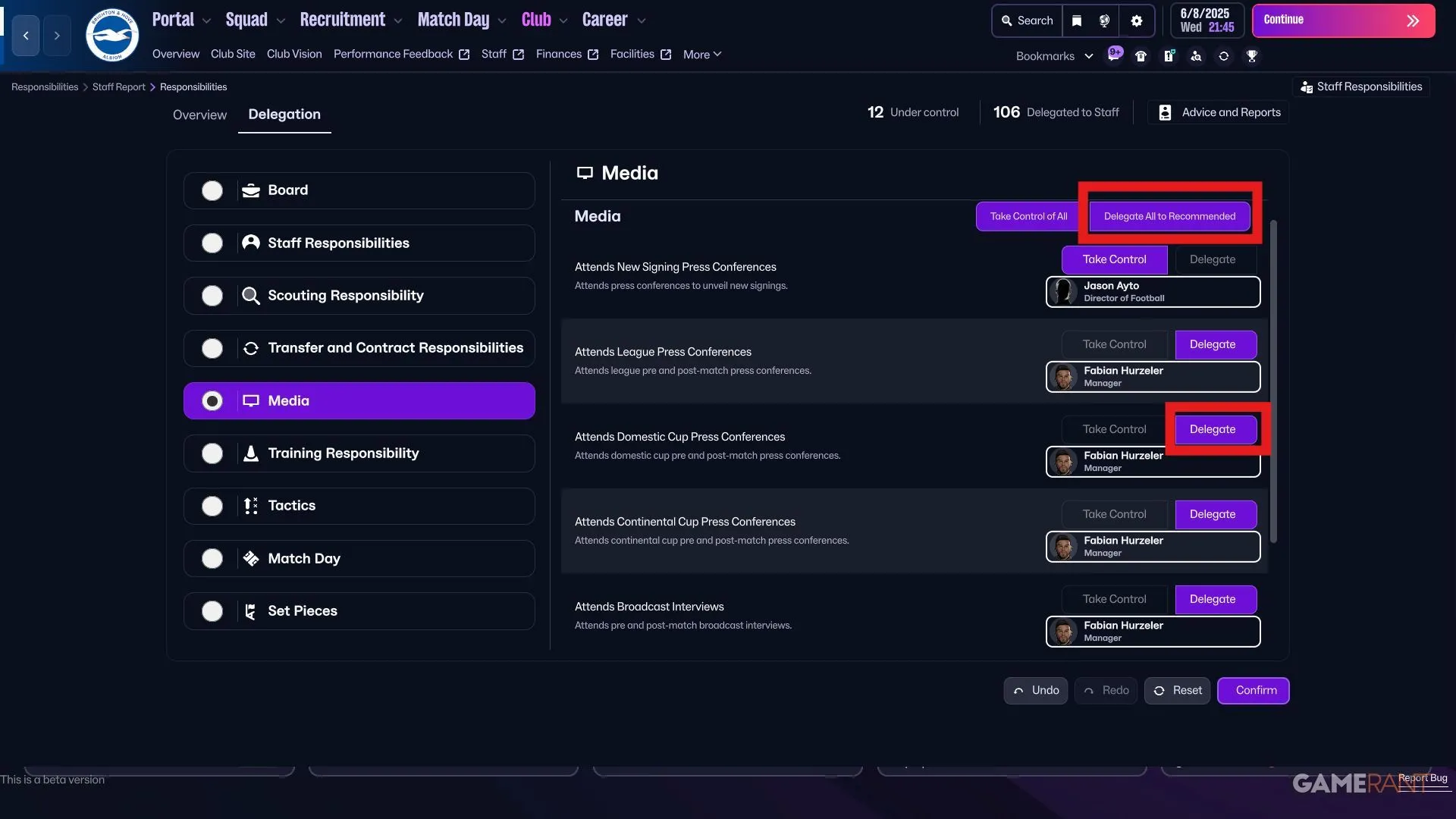 Giao diện ủy quyền truyền thông trong FM26, nút Delegate và lựa chọn nhân viên thể hiện cách phân công báo chí và phỏng vấn