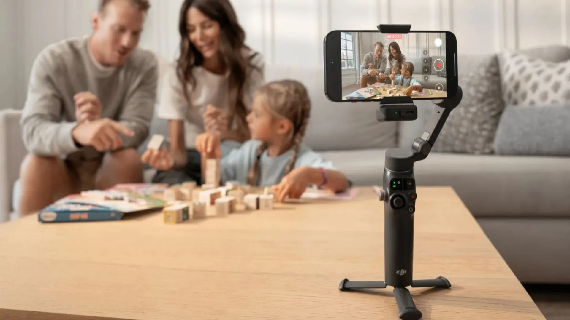 Gimbal DJI Osmo Mobile 8 với tính năng theo dõi thú cưng, hữu ích cho streamer di động
