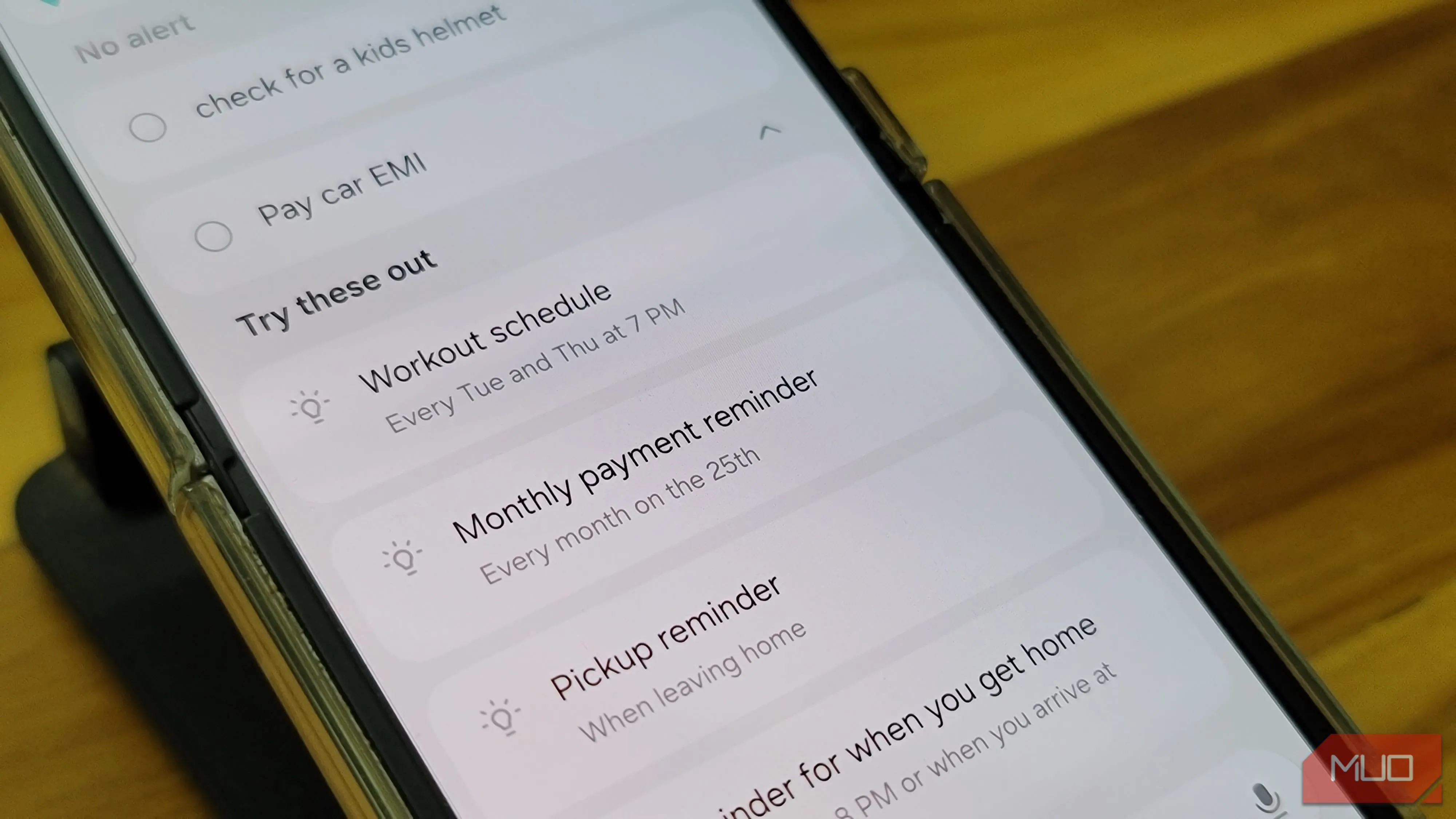 Gợi ý mẫu nhắc trong Samsung Reminder trên Galaxy Z Flip 6, hiển thị các template sẵn dùng cho đời sống hàng ngày