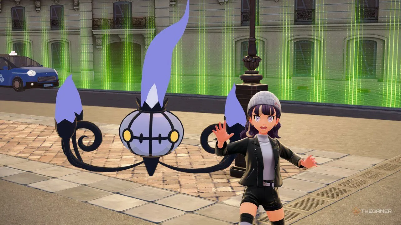 Huấn luyện viên đứng cạnh Chandelure trong Pokemon Legends: Z-A, ám chỉ sức mạnh phép lửa và rủi ro của Flare Blitz.