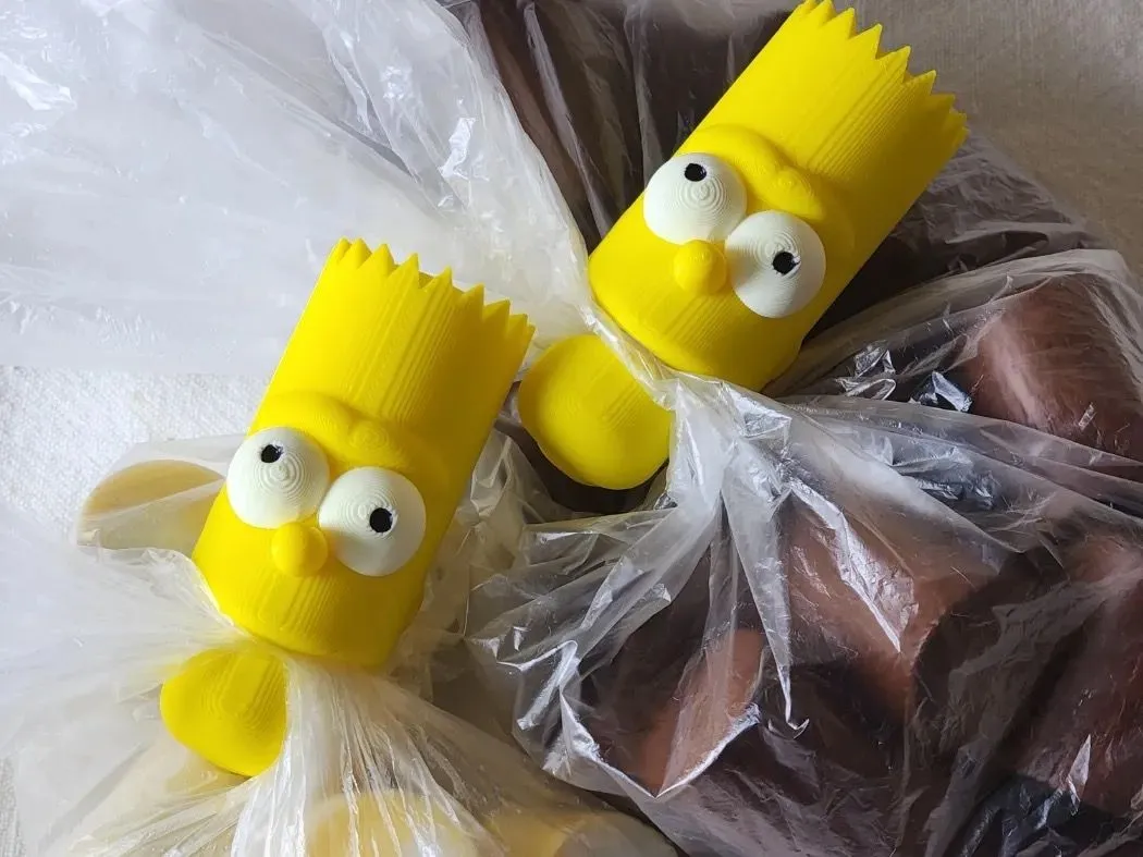 Kẹp túi snack có chỗ nhét nam châm, dính lên tủ lạnh, tiện cho việc lưu trữ đồ ăn vặt trong phòng chơi game