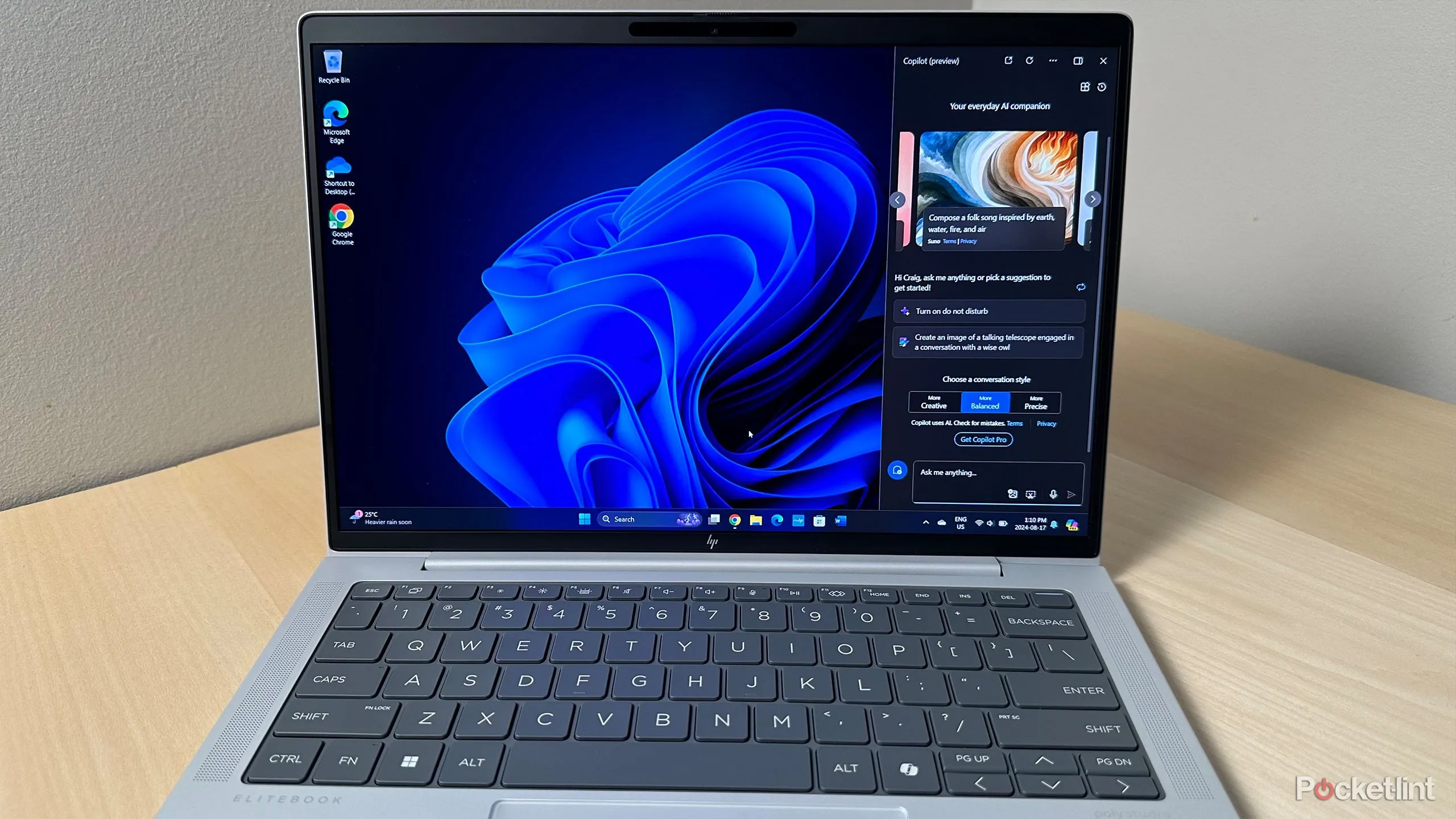 Máy tính thương hiệu có Copilot — biểu tượng của AI được tích hợp ngày càng sâu trong hệ điều hành