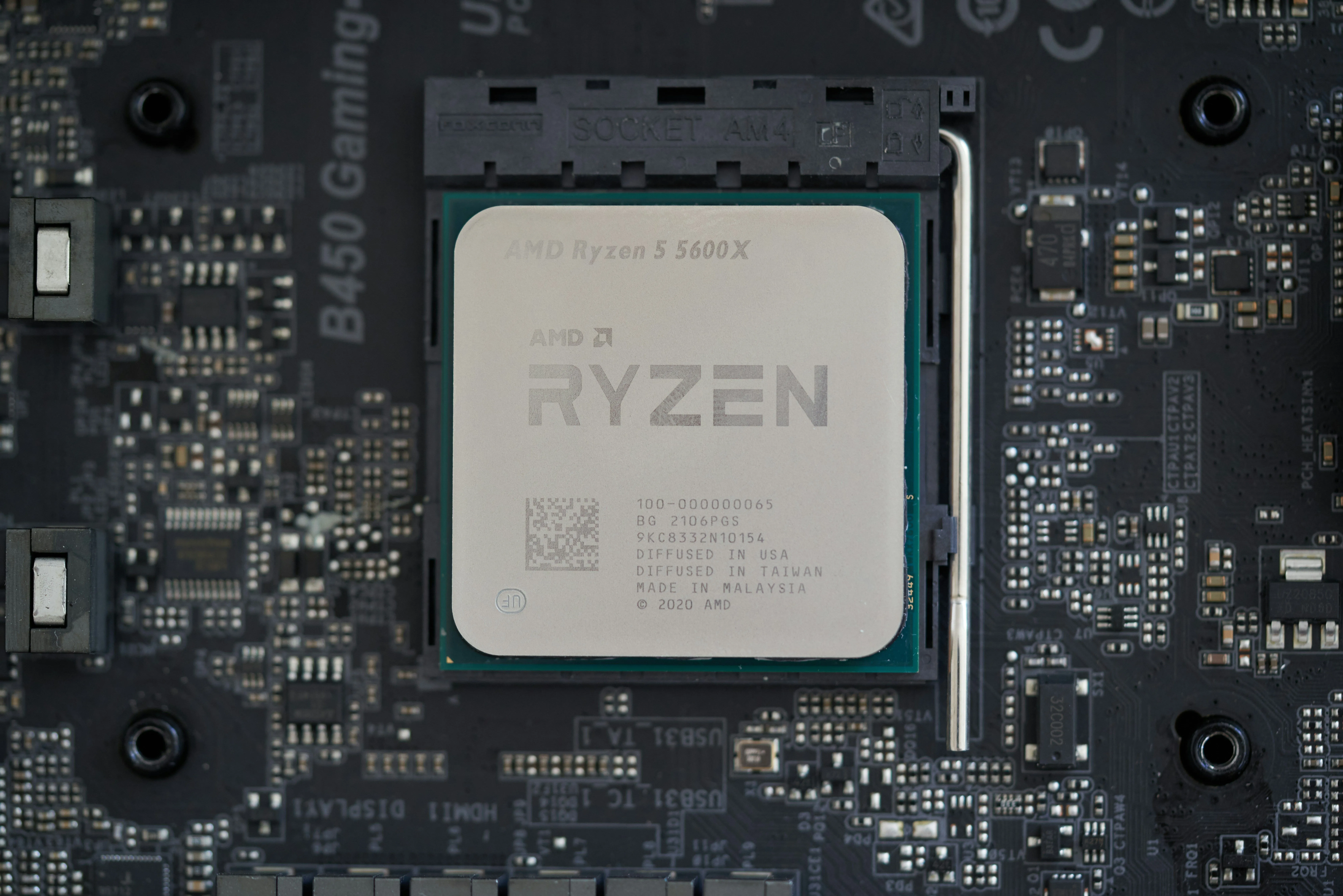 Ryzen 5 5600X gắn trên bo mạch chủ, minh họa phù hợp cho những cấu hình ITX nhỏ gọn, tối ưu hiệu năng và nhiệt.