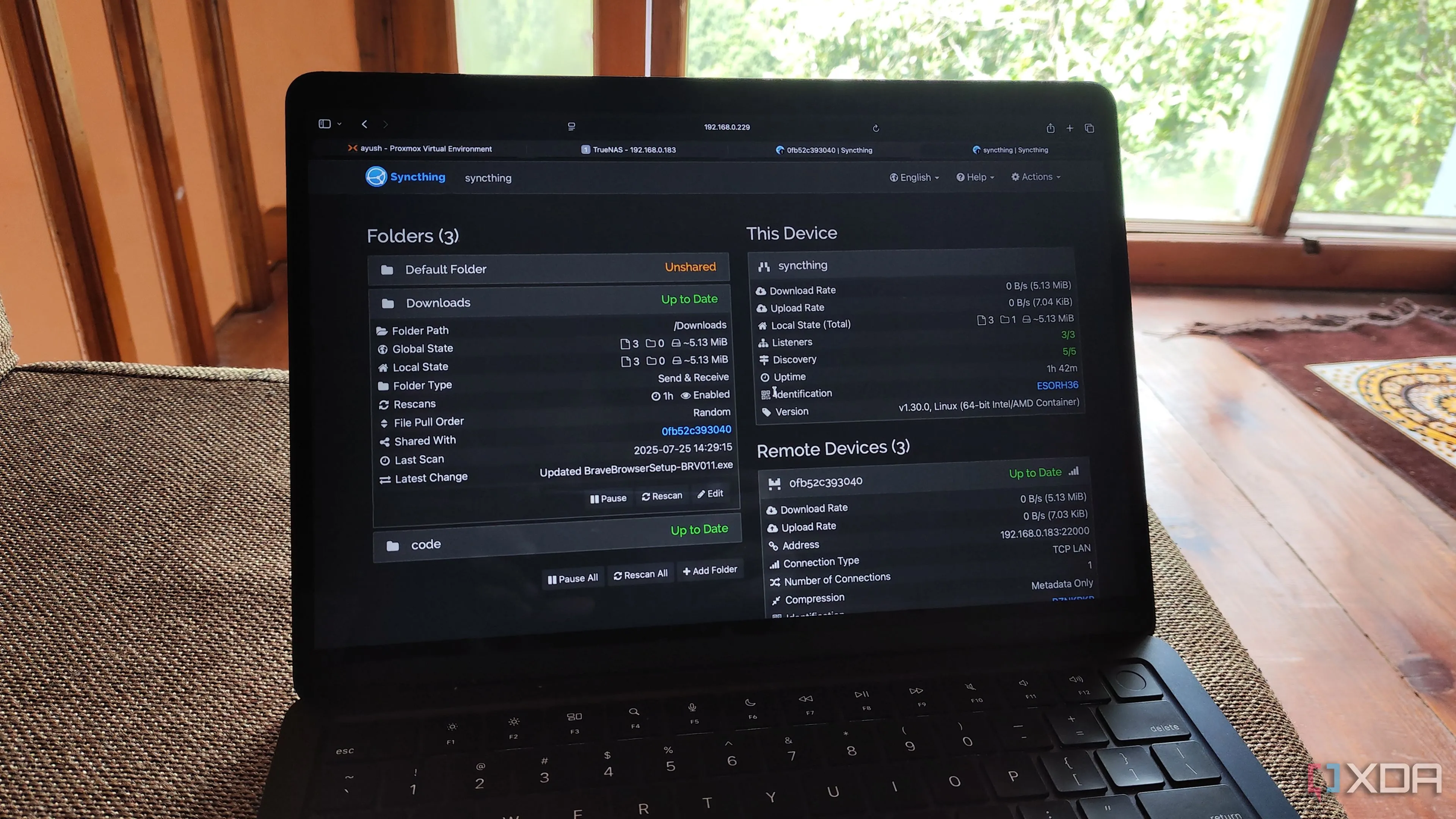 Truy cập Syncthing trên máy Mac hiển thị trạng thái đồng bộ