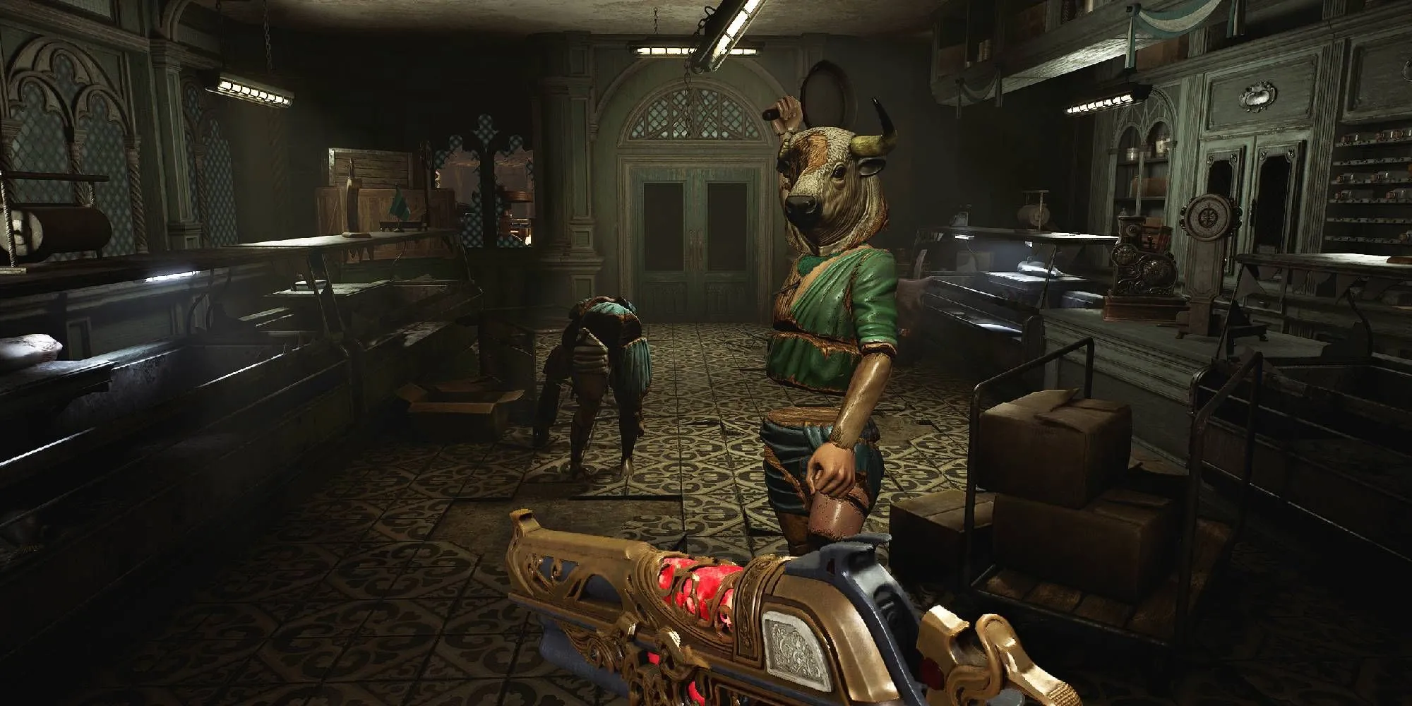 Tượng đầu bò trong Crisol đứng trong quán cà phê, biểu tượng văn hóa bị biến dạng.