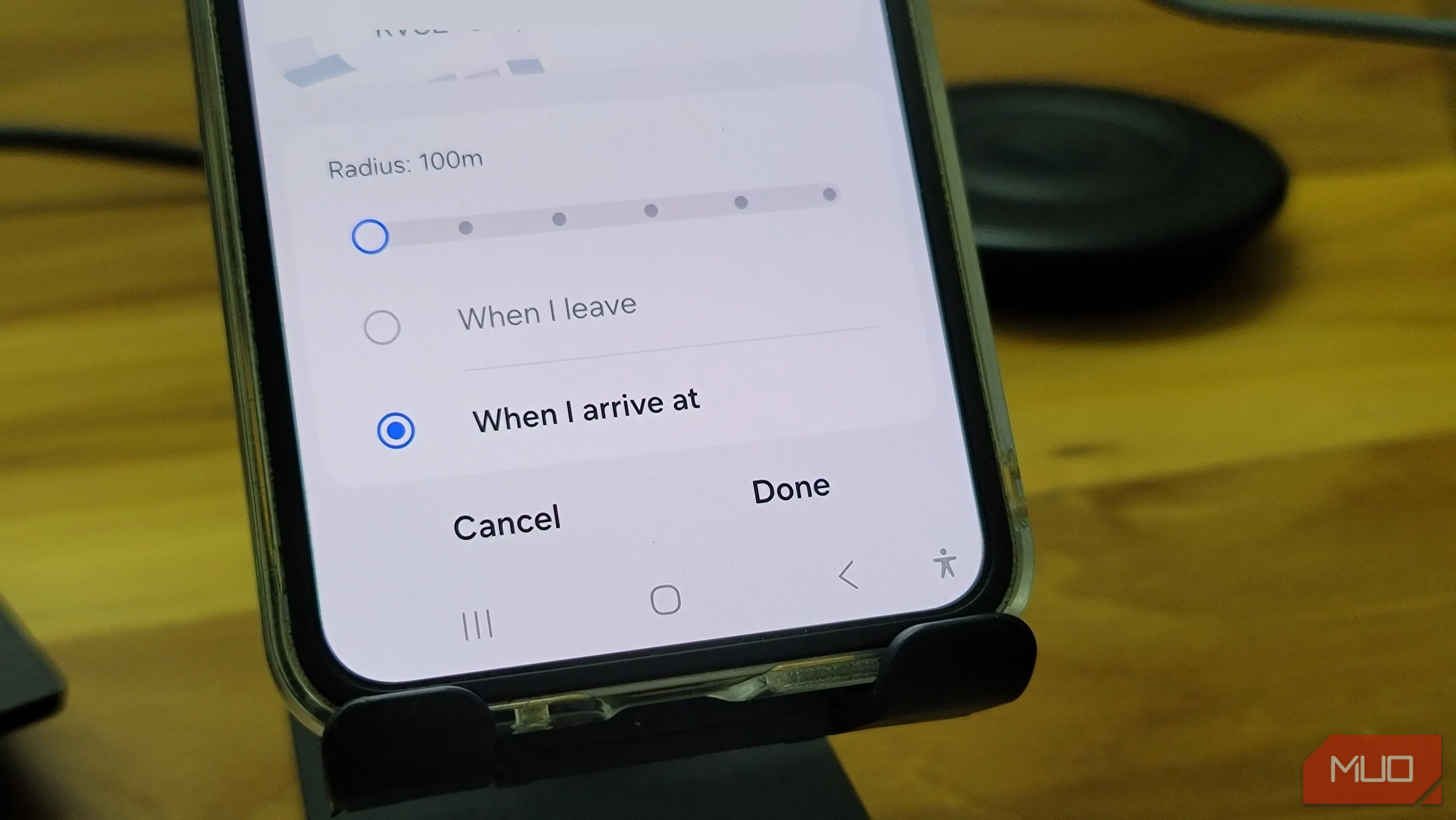 Tùy chọn nhắc nhở theo vị trí trên Samsung Reminder, cho phép kích hoạt khi đến hoặc rời địa điểm cụ thể