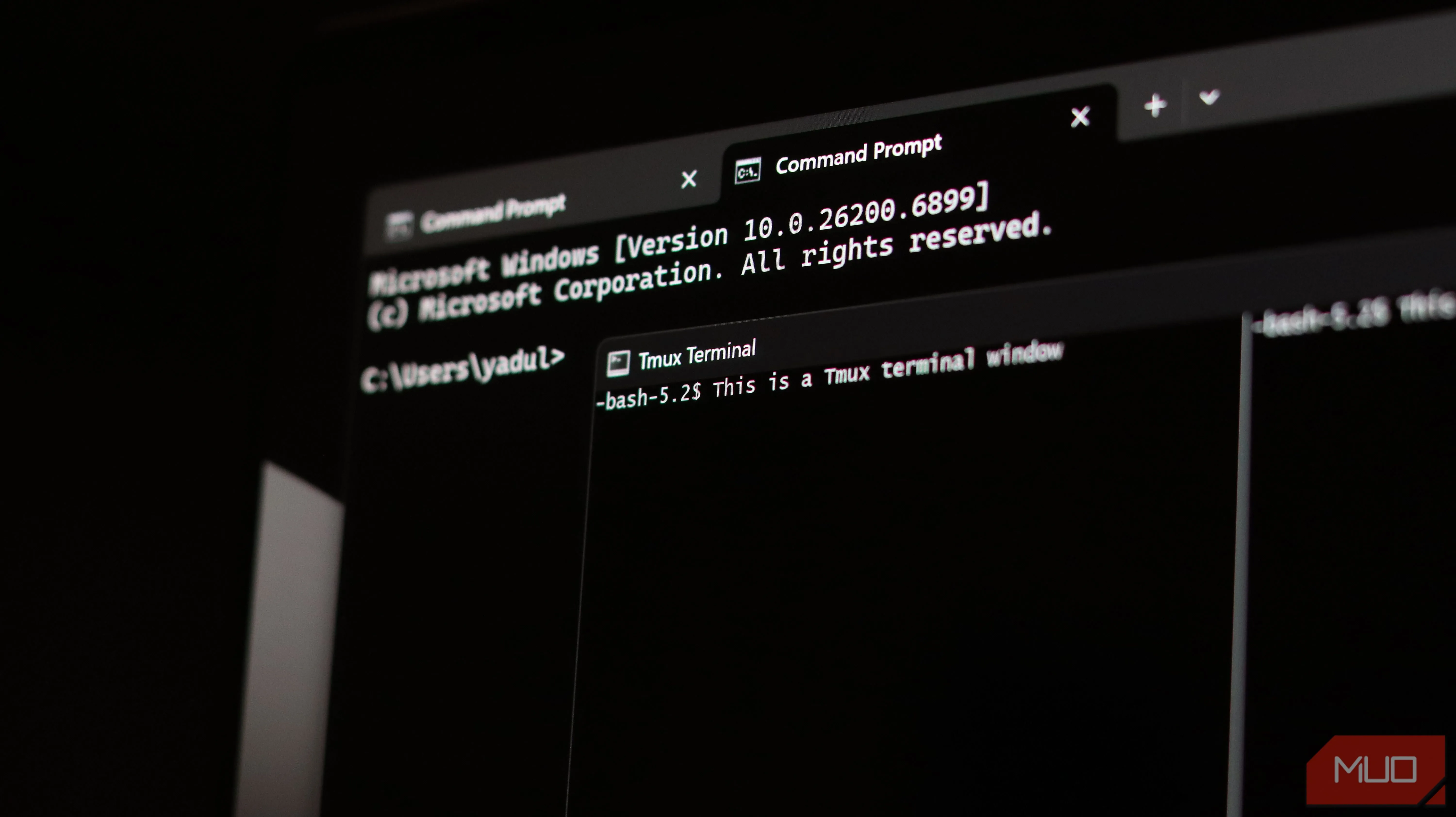 Windows Terminal và itmux cùng mở trên Windows 11, so sánh giao diện GUI và terminal cổ điển